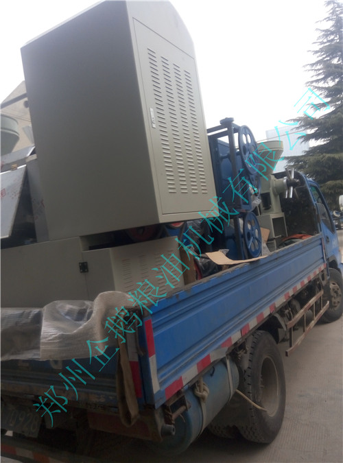 安徽陶經理又來廠里拉小型榨油機(圖3)