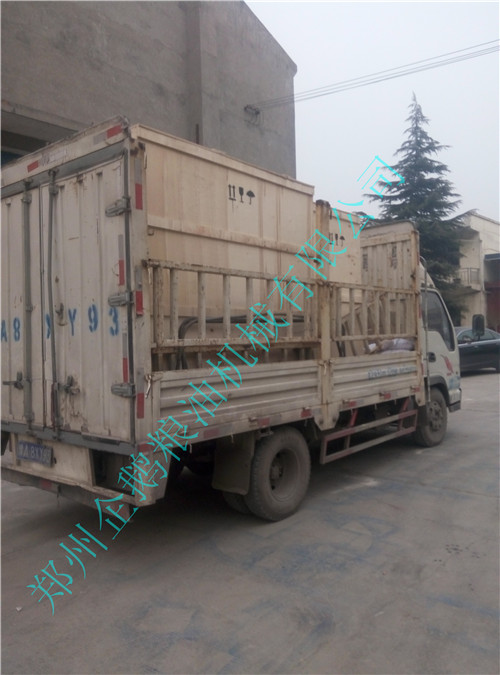 老外預(yù)定小型榨油機(jī)集裝箱發(fā)貨了(圖3)