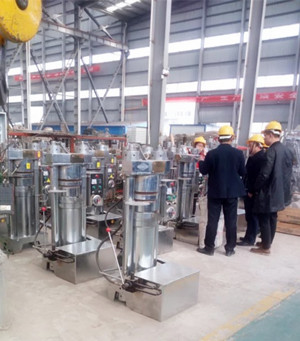 菜籽油榨油機(jī)壓榨注意事項(xiàng)(圖1) 菜籽油榨油機(jī)壓榨注意事項(xiàng)(圖1)